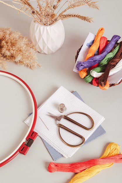 Ateliér s nástrojmi na výšivku